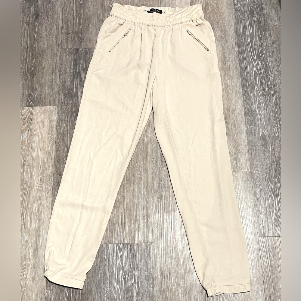 NEW WITH TAGS ZIPPER DETAIL PANTS